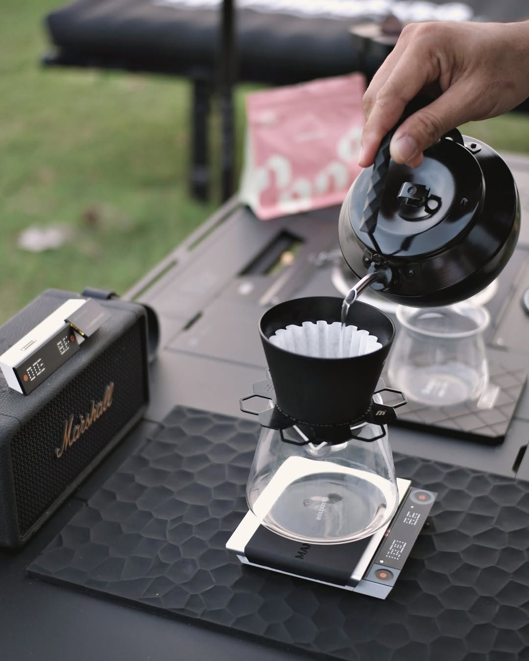 Brew Anywhere: Why MANTABREW Coffee Scales Are a Must-Have for Outdoor Coffee Lovers